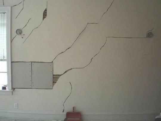 5 Reasons You Have Cracked and Sagging Plaster